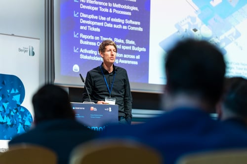 Dr. Johannes Bohnet Answering Audience Questions at the HPI