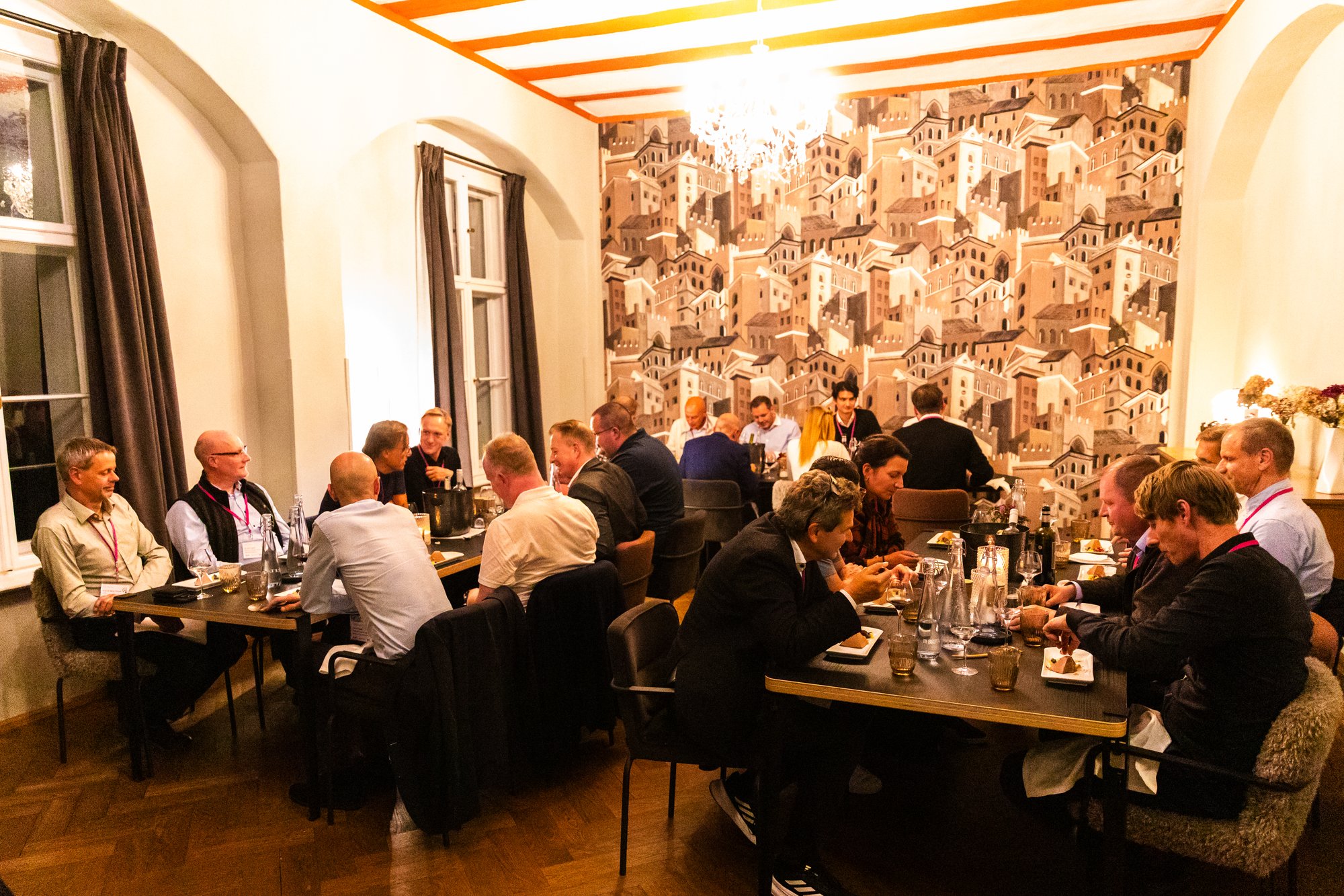 Guests and speakers alike enjoying a delicious dinner prepared by in-house chefs at Fürstlich Drehna Guests and speakers alike enjoying a delicious dinner prepared by in-house chefs at Fürstlich Drehna